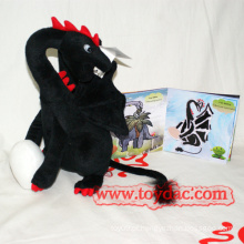 Brinquedo preto do dragão da peluche